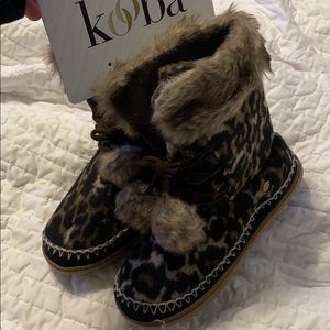 KOOBA SLIPPERS WITH HARD BOTTOM